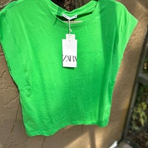 Zara comfy thrending t-shirt.